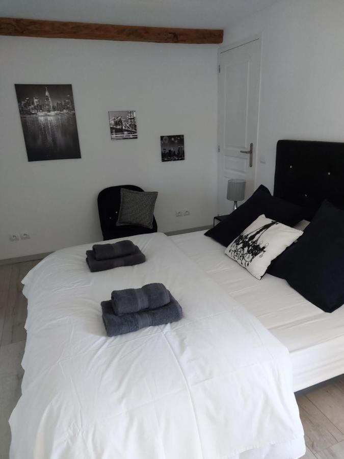 Les Dauphins Apartment Saint-Romain-de-Jalionas Exterior photo