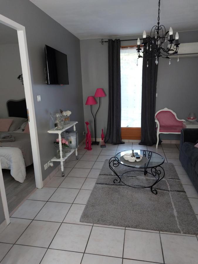 Les Dauphins Apartment Saint-Romain-de-Jalionas Exterior photo