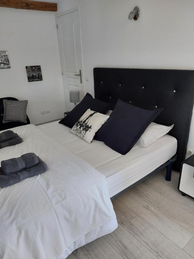 Les Dauphins Apartment Saint-Romain-de-Jalionas Exterior photo