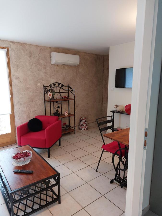 Les Dauphins Apartment Saint-Romain-de-Jalionas Exterior photo